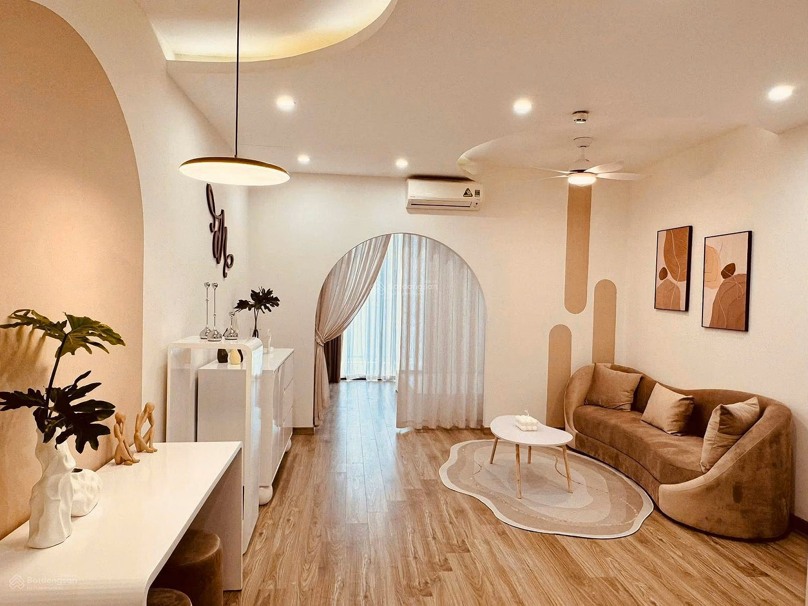 Royal City R6 1-bedroom apartment for rent, low floor, beautiful house, ready to move in - Only 15 million/month