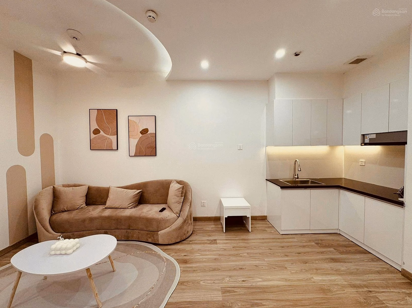Royal City R6 1-bedroom apartment for rent, low floor, beautiful house, ready to move in - Only 15 million/month