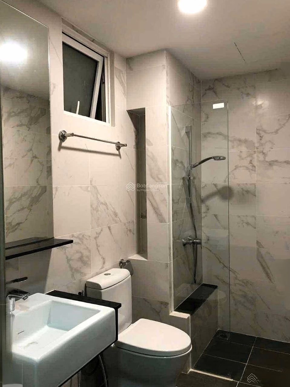 Urgent sale of 2-bedroom apartment in S4 Seasons Avenue building, very airy lake view, fully furnished, long-term pink book