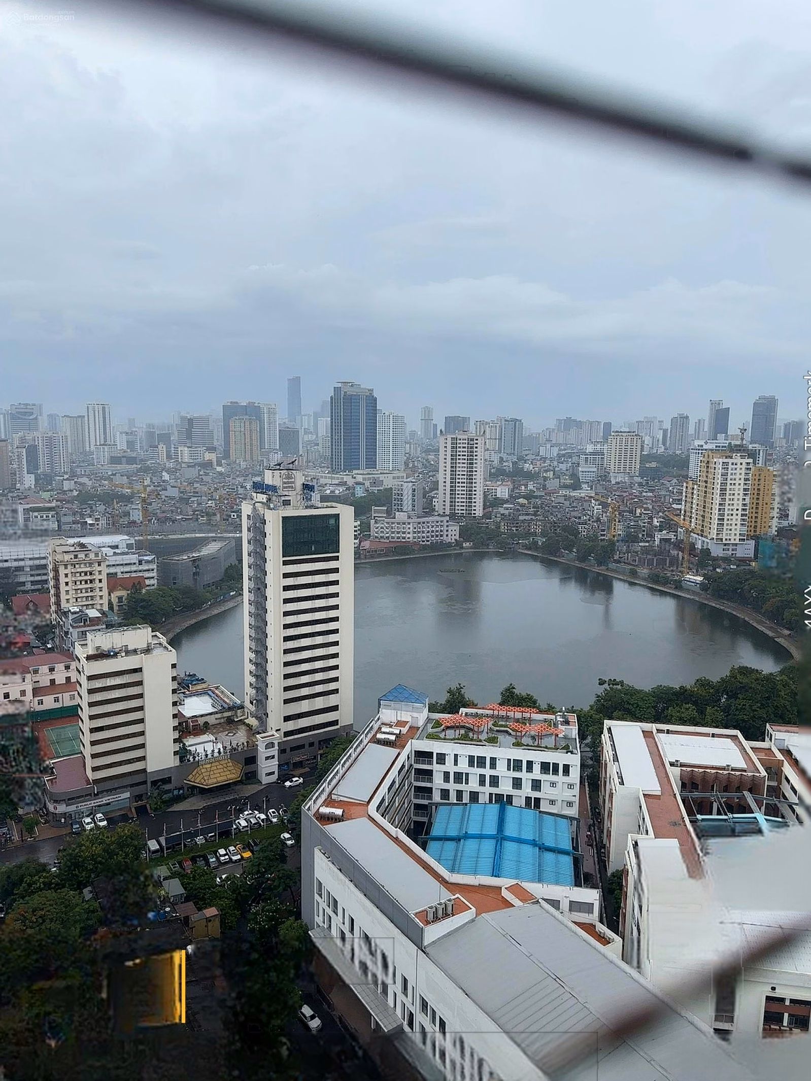Lancaster Nui Truc apartment for rent, 3 bedrooms, 120m², lake view, fully furnished, car slot, available immediately, price 25 million