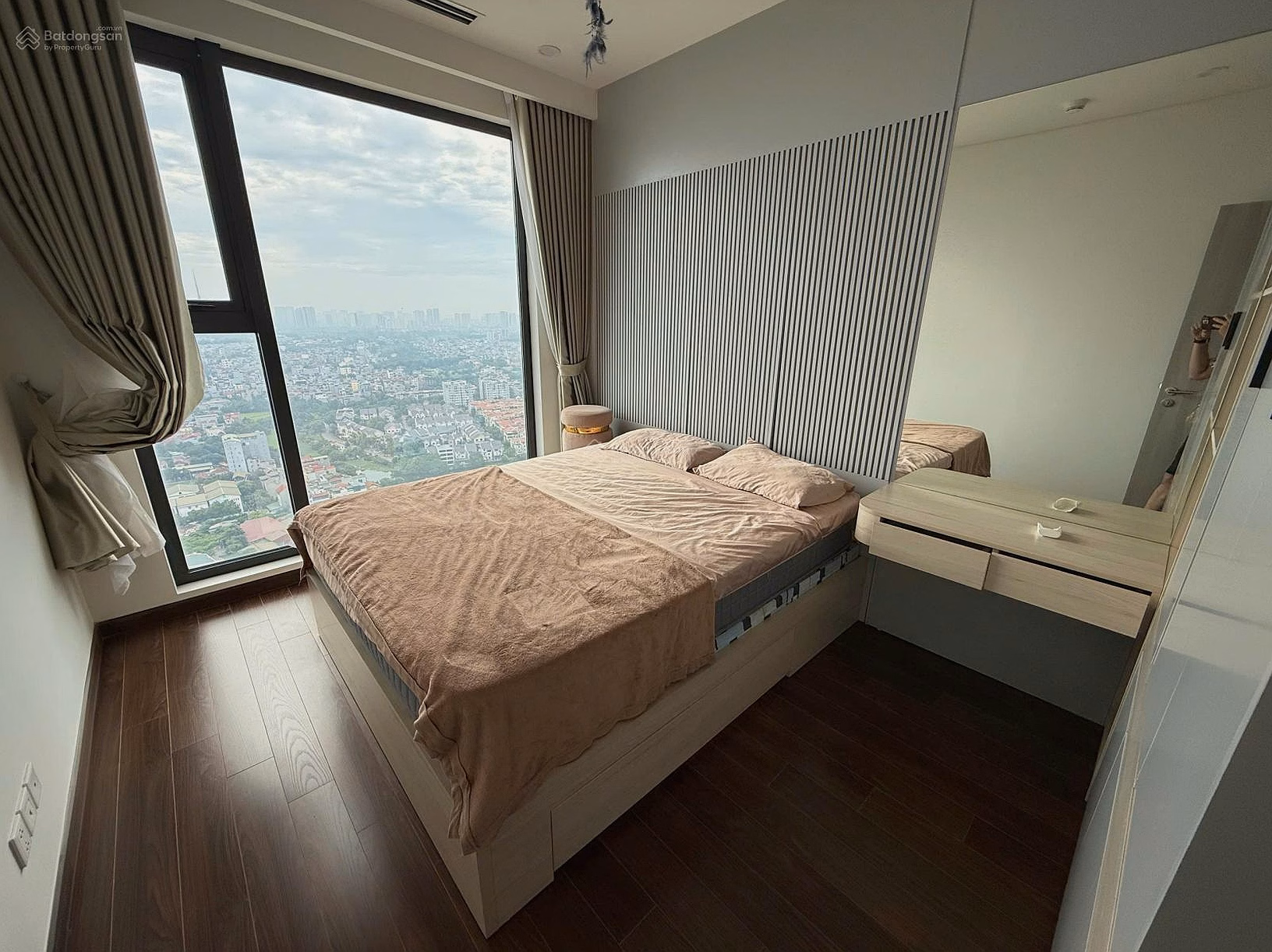 Rare product 1 bedroom + 48m2, widest in the segment - Full lake view - Full furniture in building A - Masteri West Heights
