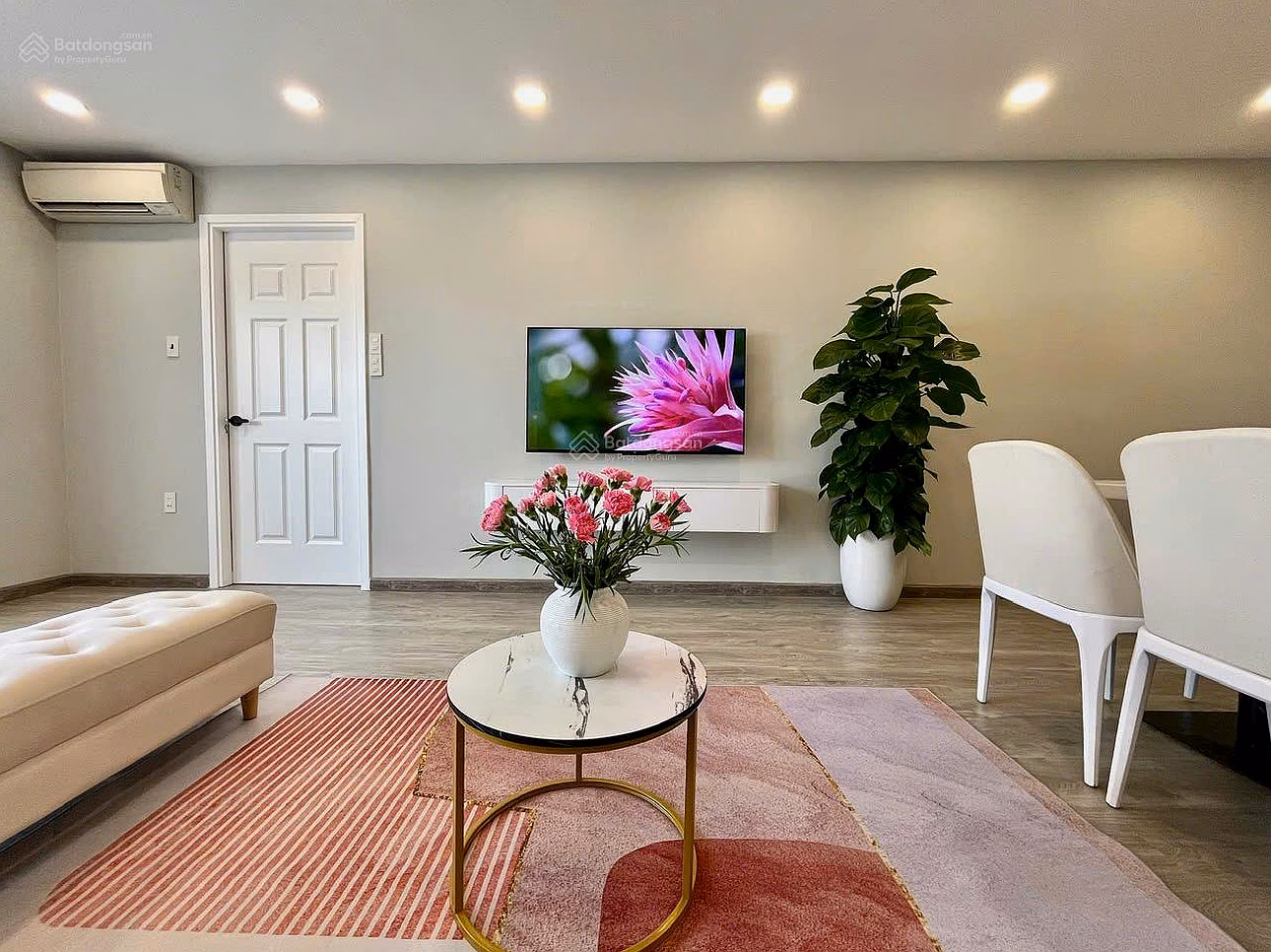 Apartment for sale in Nha Trang center next to Coopmart, full of quality furniture, pink book, price 2.48 billion, less fortune