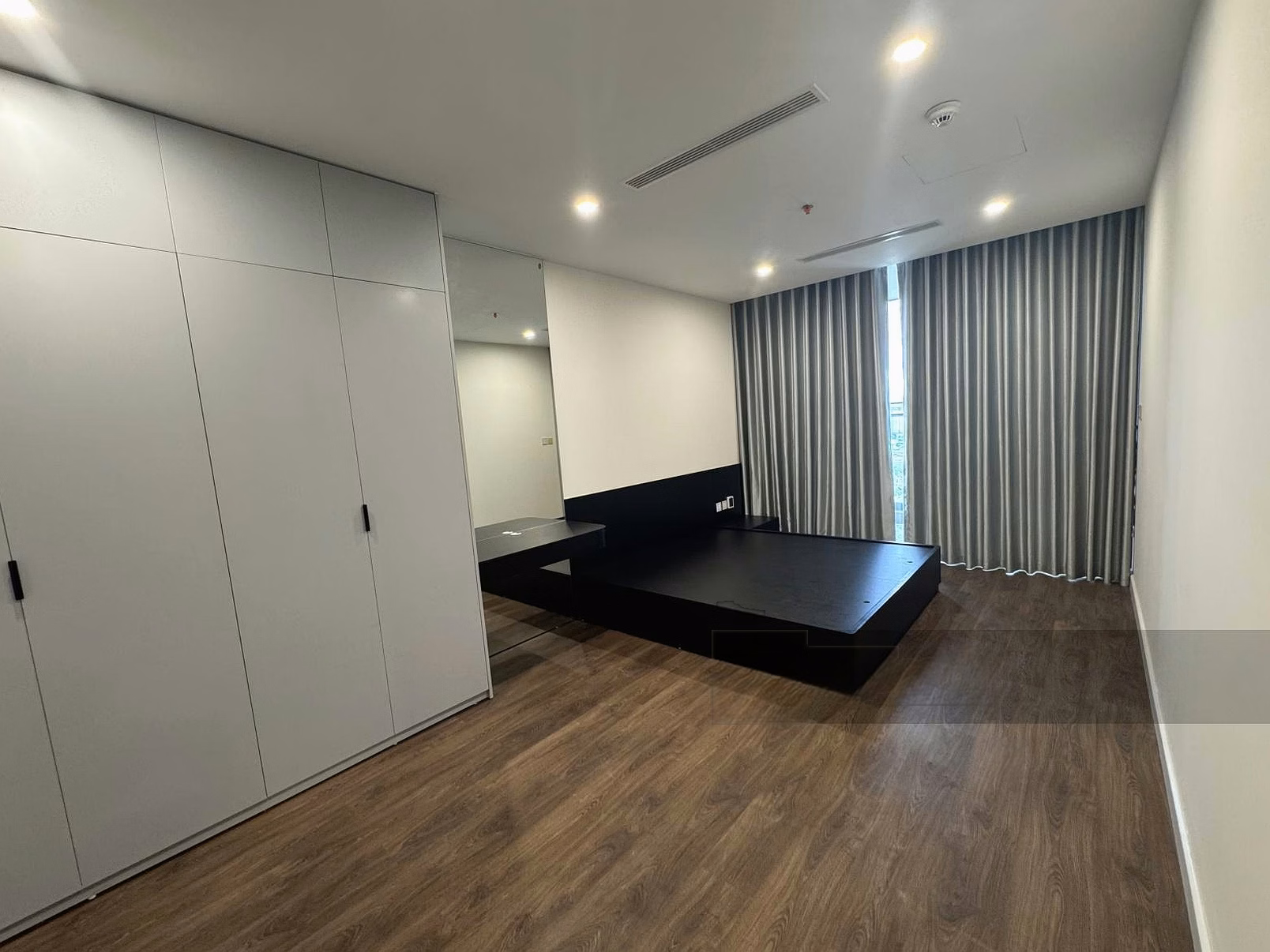 Fully furnished 3-bedroom apartment in Sunshine Golden River, available for rent immediately