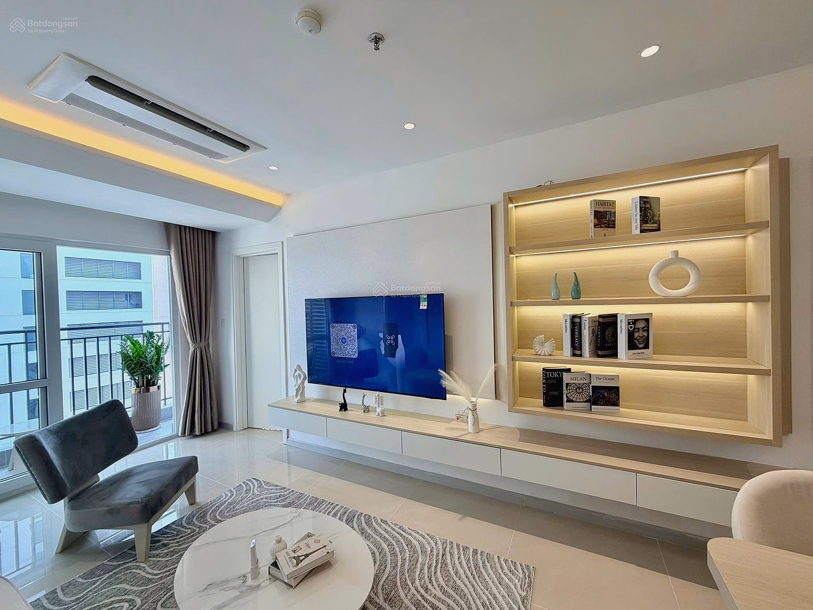 Good price 2 bedroom apartment right on beautiful Nha Trang beach