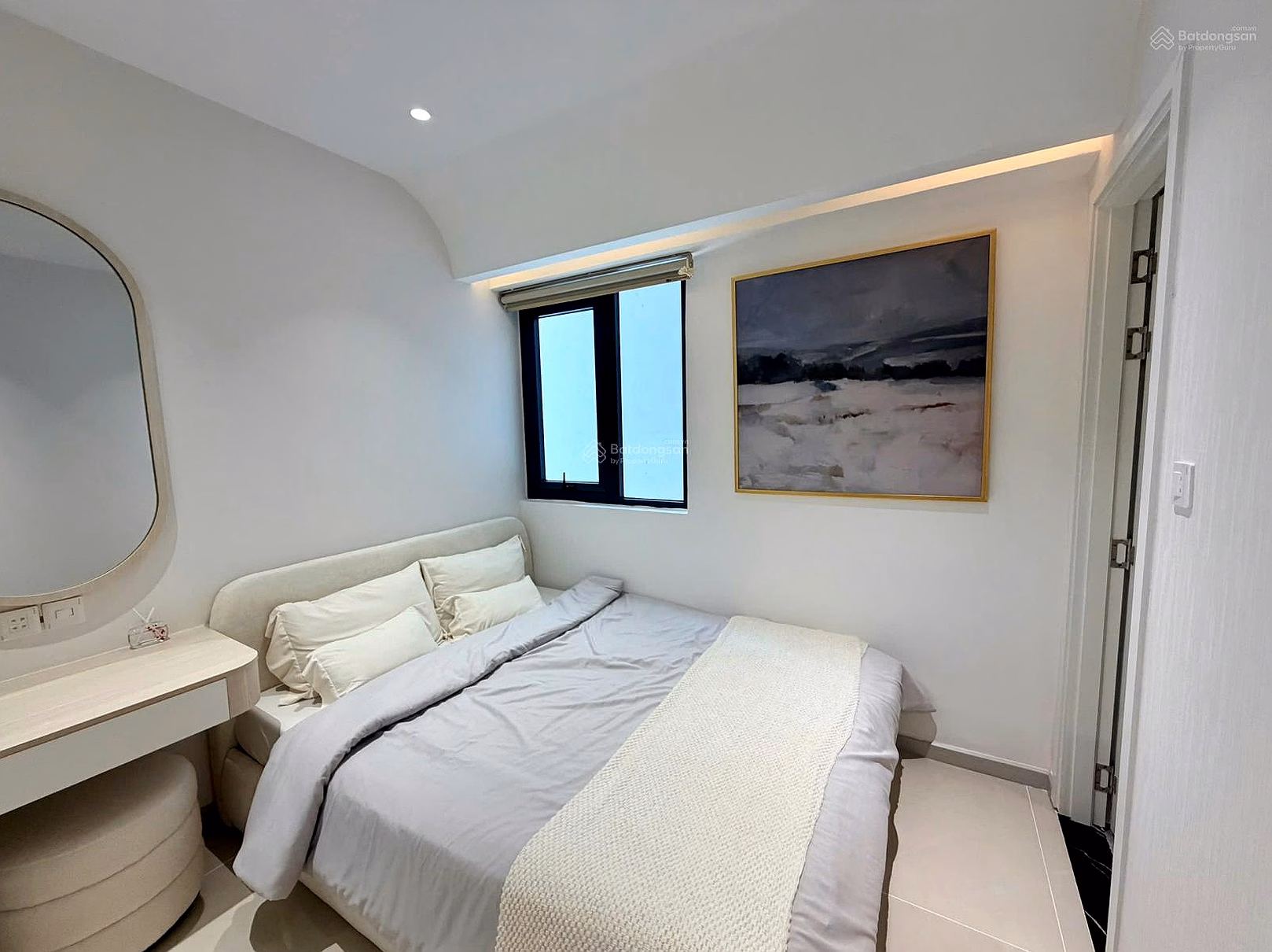 Good price 2 bedroom apartment right on beautiful Nha Trang beach