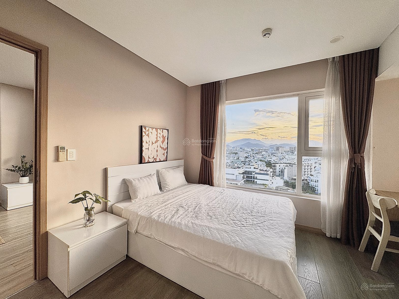 2 bedroom apartment for rent with sea view in central Danang