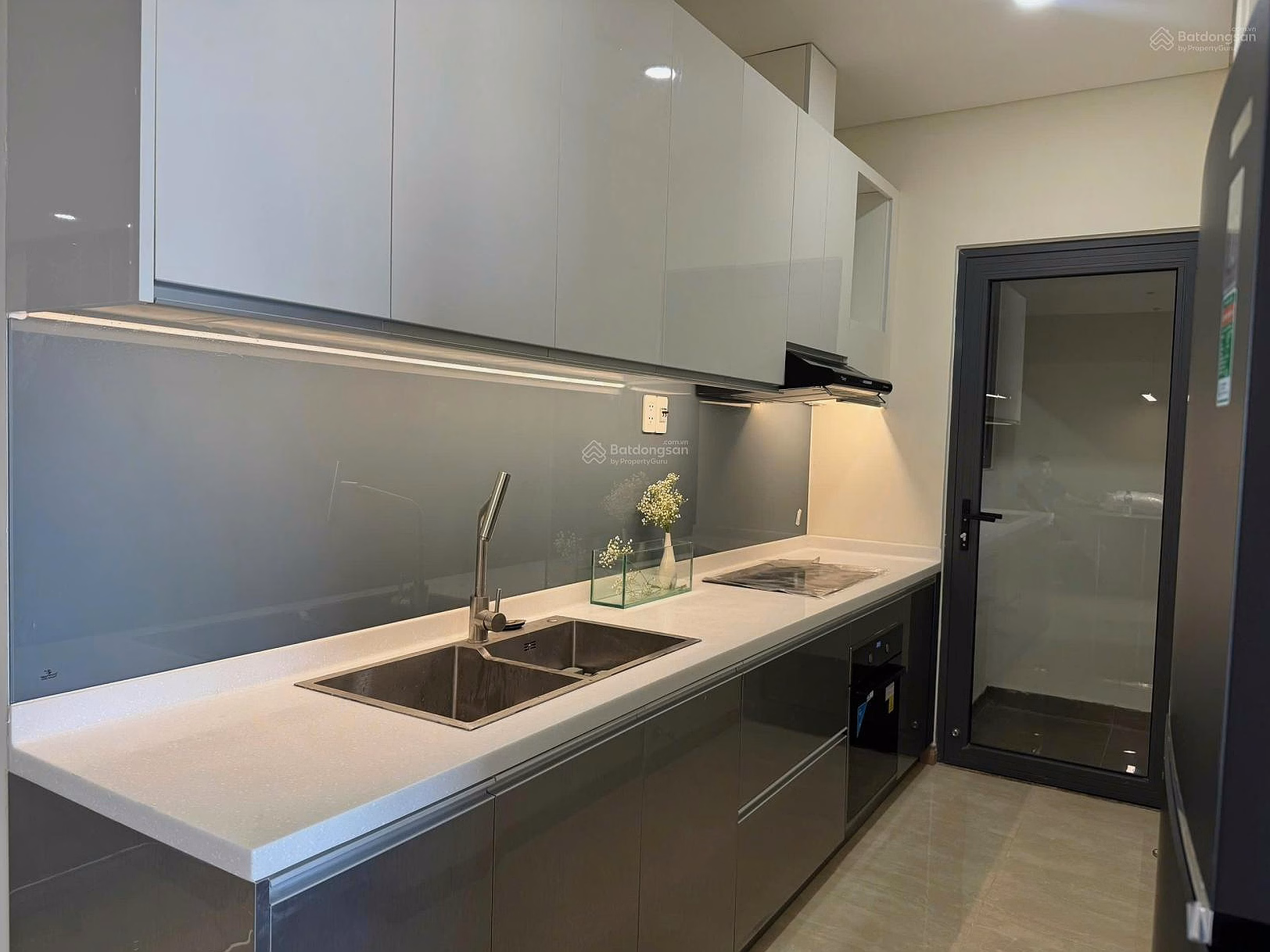 FPT Plaza 3 apartment for rent - Building E, 19th floor - Genuine, luxurious furniture
