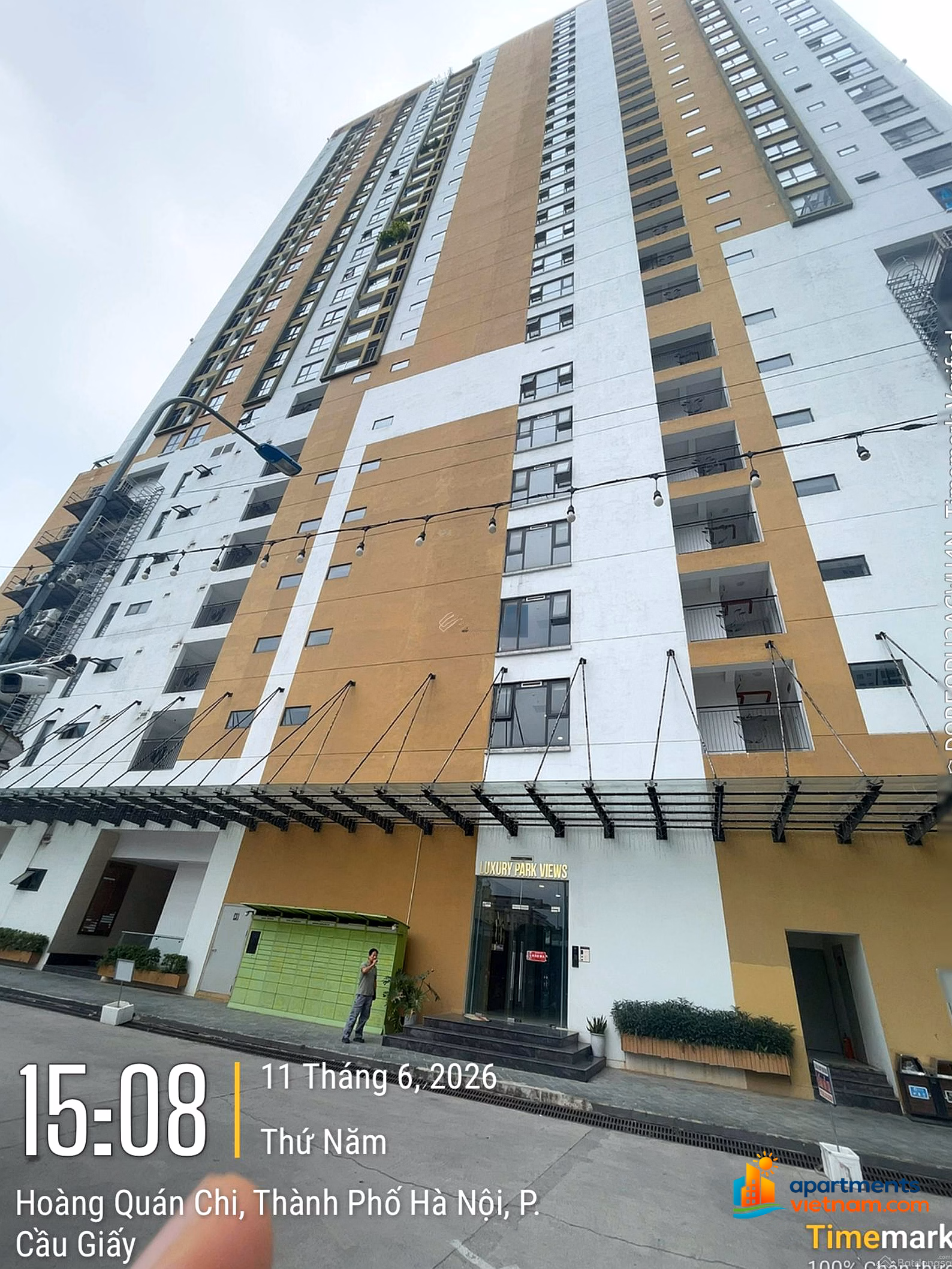 4 bedroom apartment for rent with Cau Giay Park view. Full interior. Price 28 million/month***