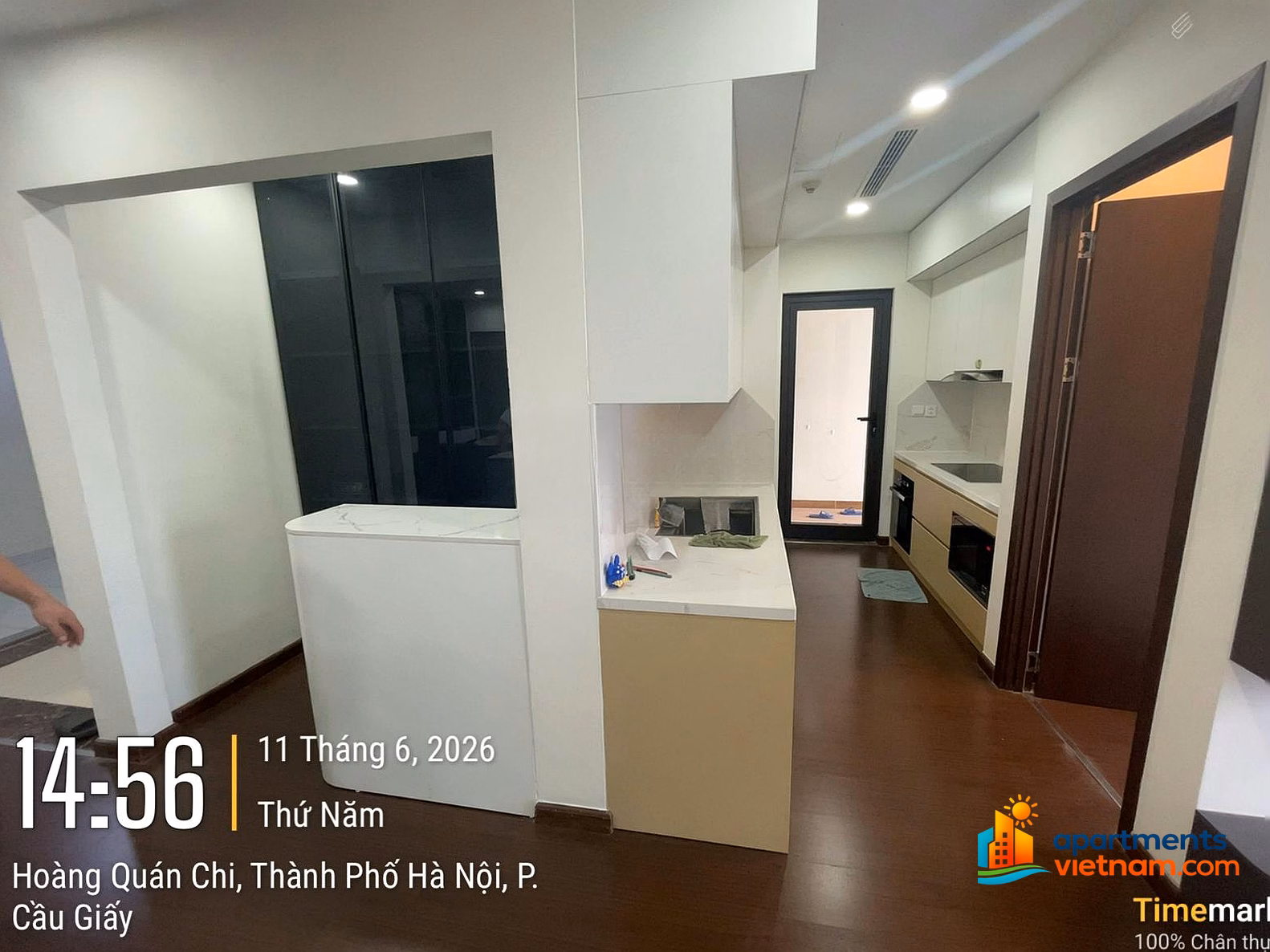 4 bedroom apartment for rent with Cau Giay Park view. Full interior. Price 28 million/month***