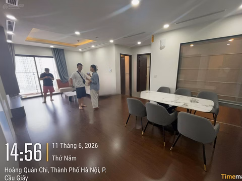 4 bedroom apartment for rent with Cau Giay Park view. Full interior. Price 28 million/month. Contact: 0911 717 ***