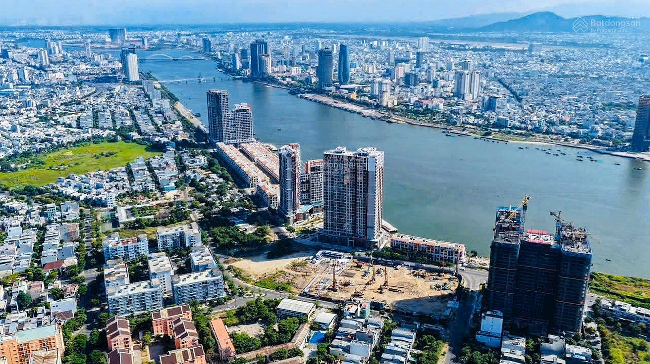 Corner apartment of Sumphony 5 apartment project right on Han River priced at only 2,650 billion