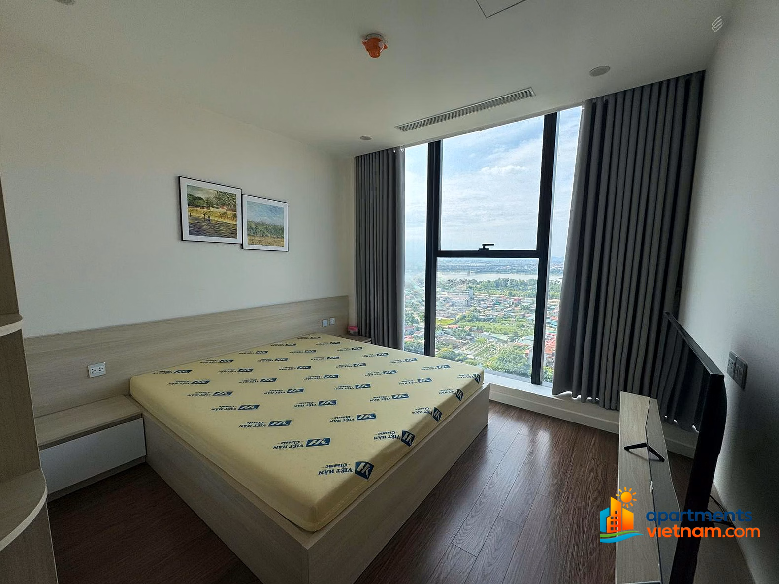 Apartment for rent in Sunshine City, 2 bedroom apartment with Red River view, 19 million, 80m2