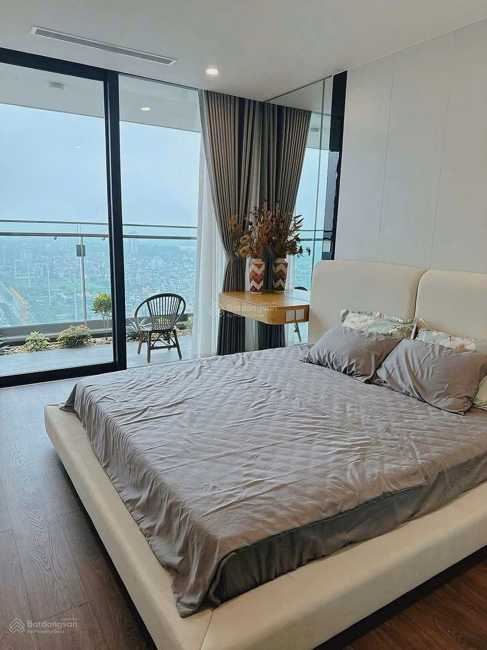 Management Board synthesizes Royal City apartment fund 2 bedrooms - 3 bedrooms - 4 bedrooms duplex, penthouse priced from only 16 million/month