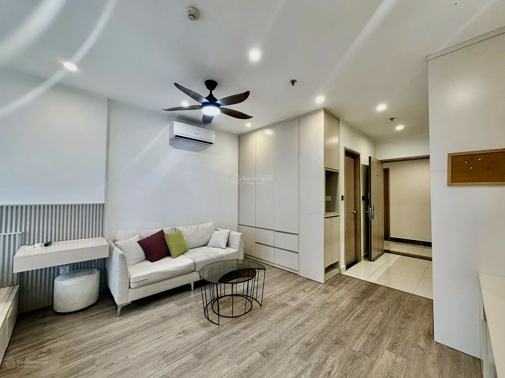 CC sells the real price of 2 apartments: Studio 31m, 2 billion290 and 1 bedroom+ 43m, 2 billion850 Vinhomes Smart the selling price is more than this week