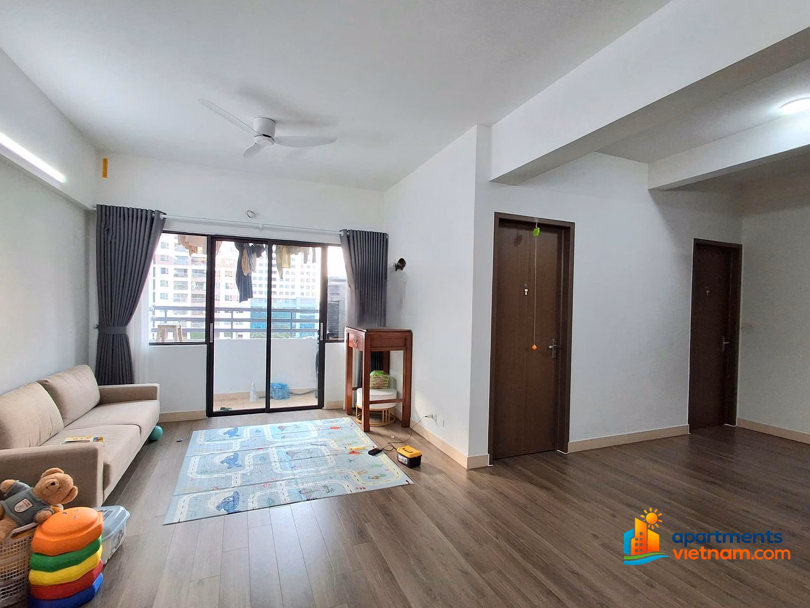 Selling 3-bedroom apartment in building N03T8 Ngoai Giao Doan Urban Area