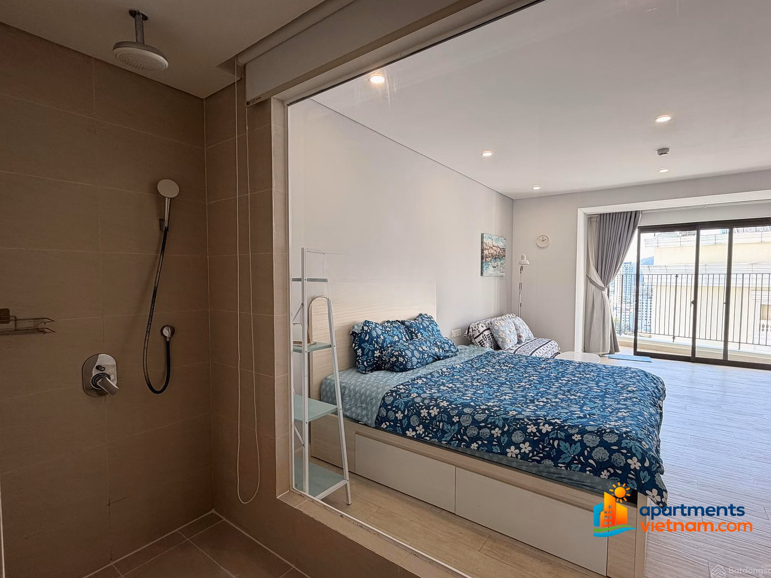 Very good price for investment - the owner sold the GoldCoast studio apartment for only 4,850 billion