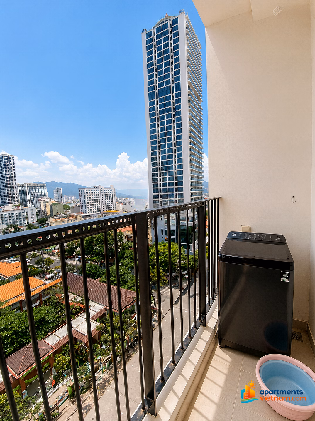 Gold Coast 2-bedroom apartment for sale at ridiculously low price, can be sold