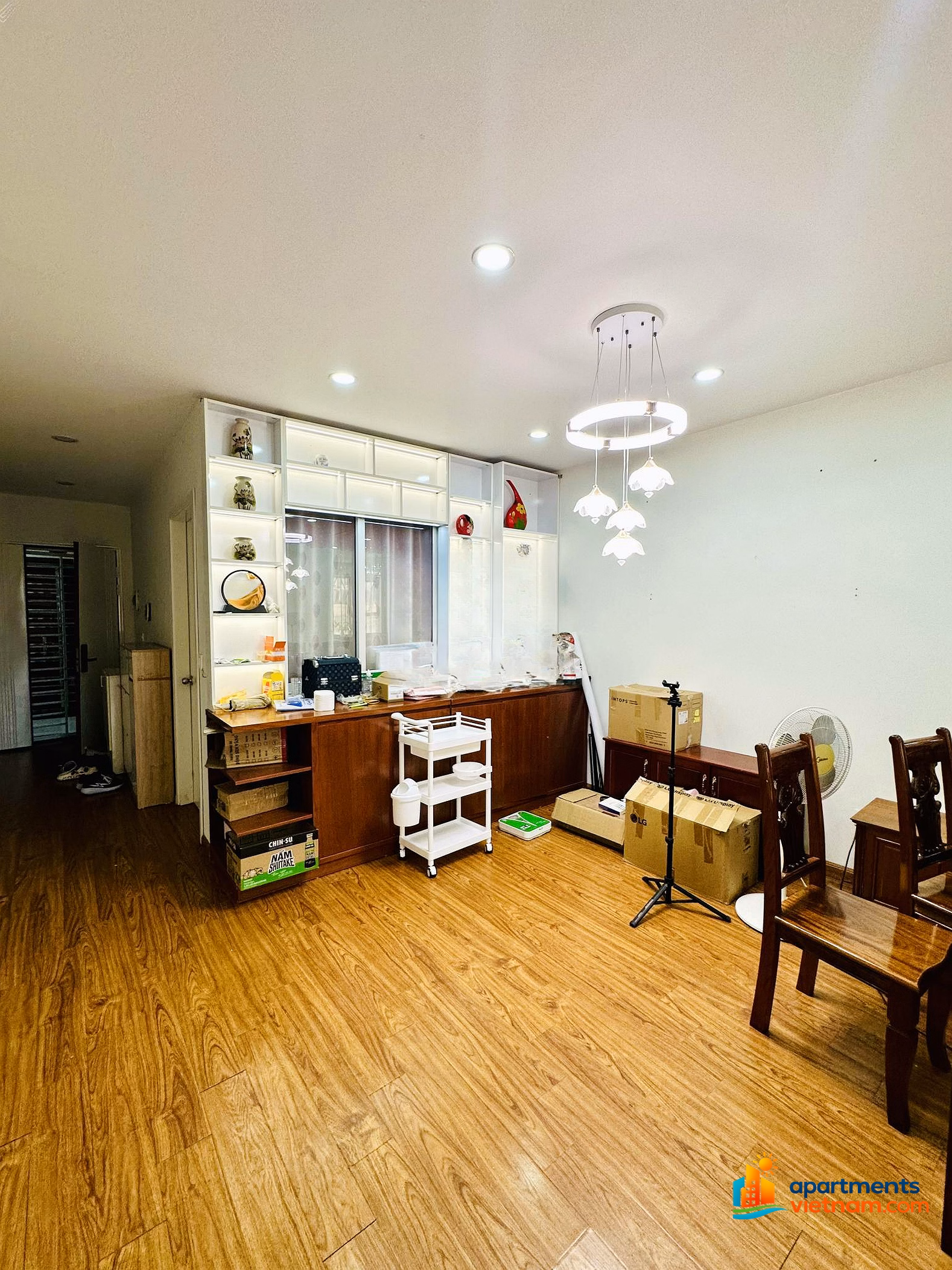 Best price for renting a 3-bedroom apartment, 2 bathrooms, area 105m2, airy house for 14 million/month at Ho Guom Plaza