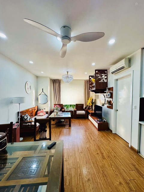 Best price for renting a 3-bedroom apartment, 2 bathrooms, area 105m2, airy house for 14 million/month at Ho Guom Plaza