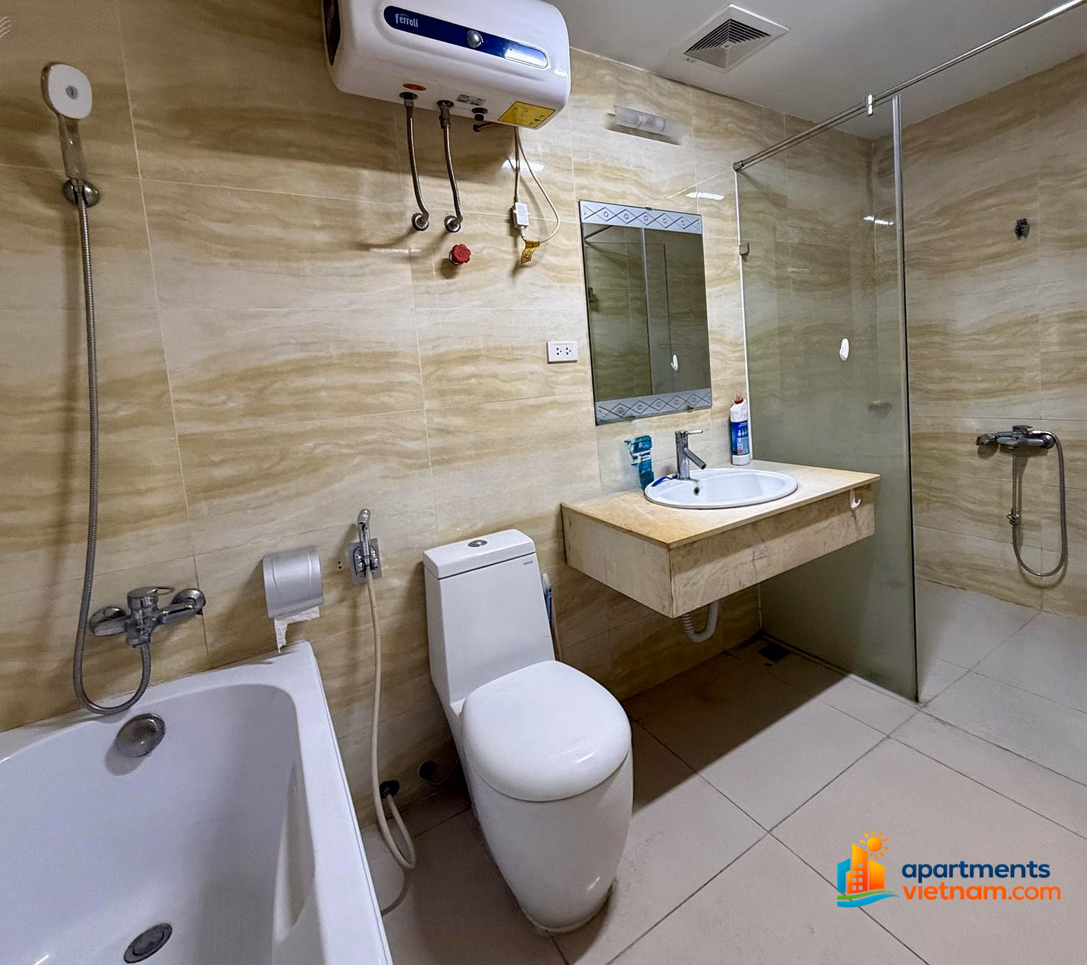 Apartment for rent at Ngoc Khanh Plaza, super bargain price 18 million, 114m2, 2 bedrooms, 2 bathrooms