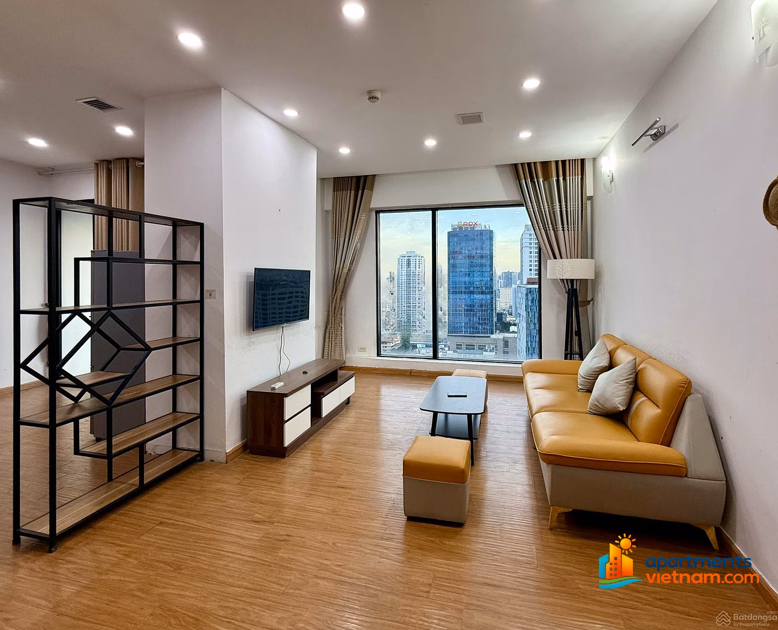 Apartment for rent at Ngoc Khanh Plaza, super bargain price 18 million, 114m2, 2 bedrooms, 2 bathrooms