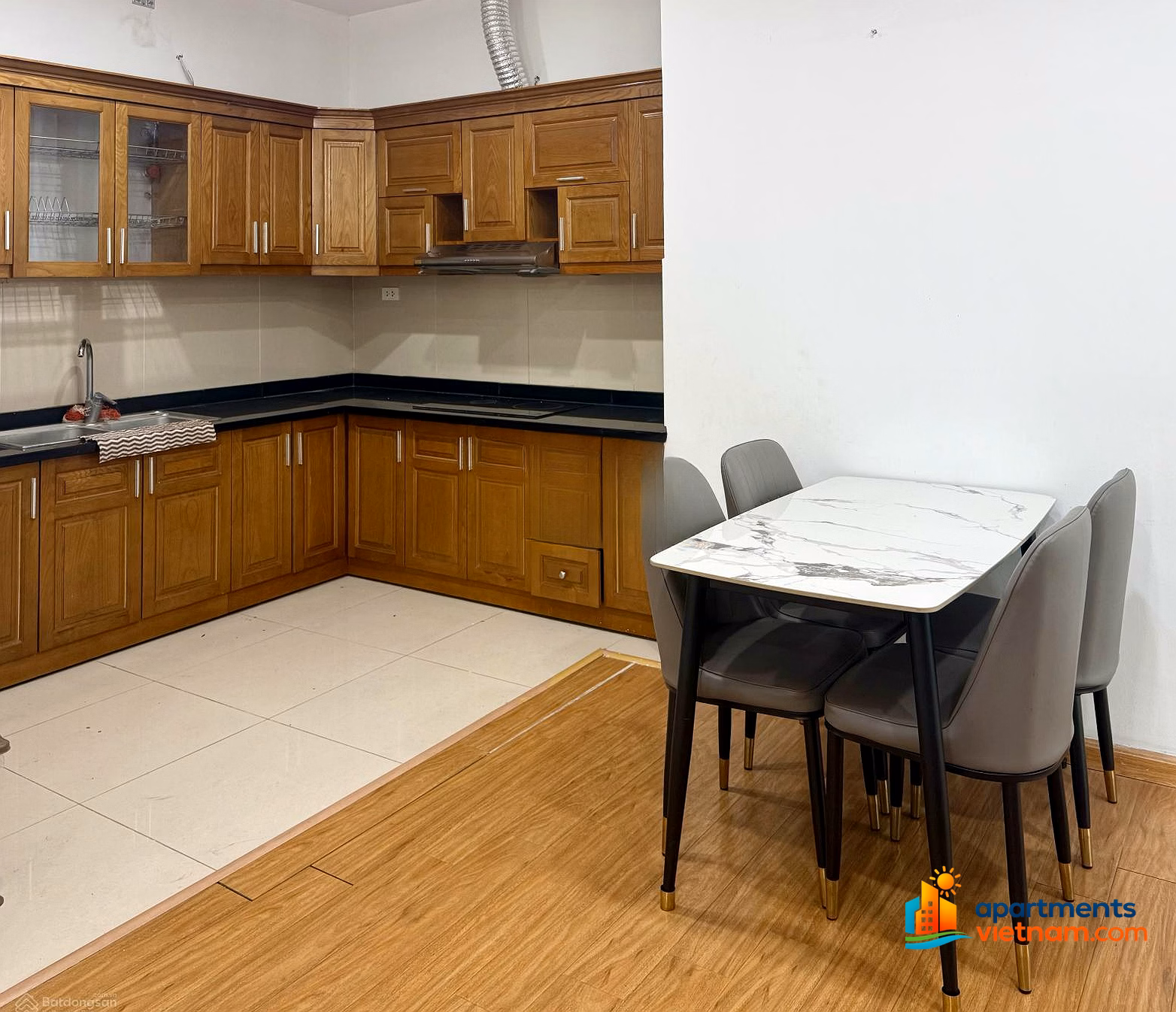 Apartment for rent at Ngoc Khanh Plaza, super bargain price 18 million, 114m2, 2 bedrooms, 2 bathrooms