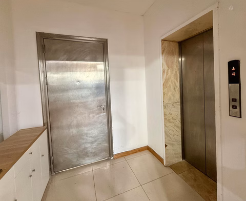 Apartment for rent at Ngoc Khanh Plaza, super bargain price 18 million, 114m2, 2 bedrooms, 2 bathrooms