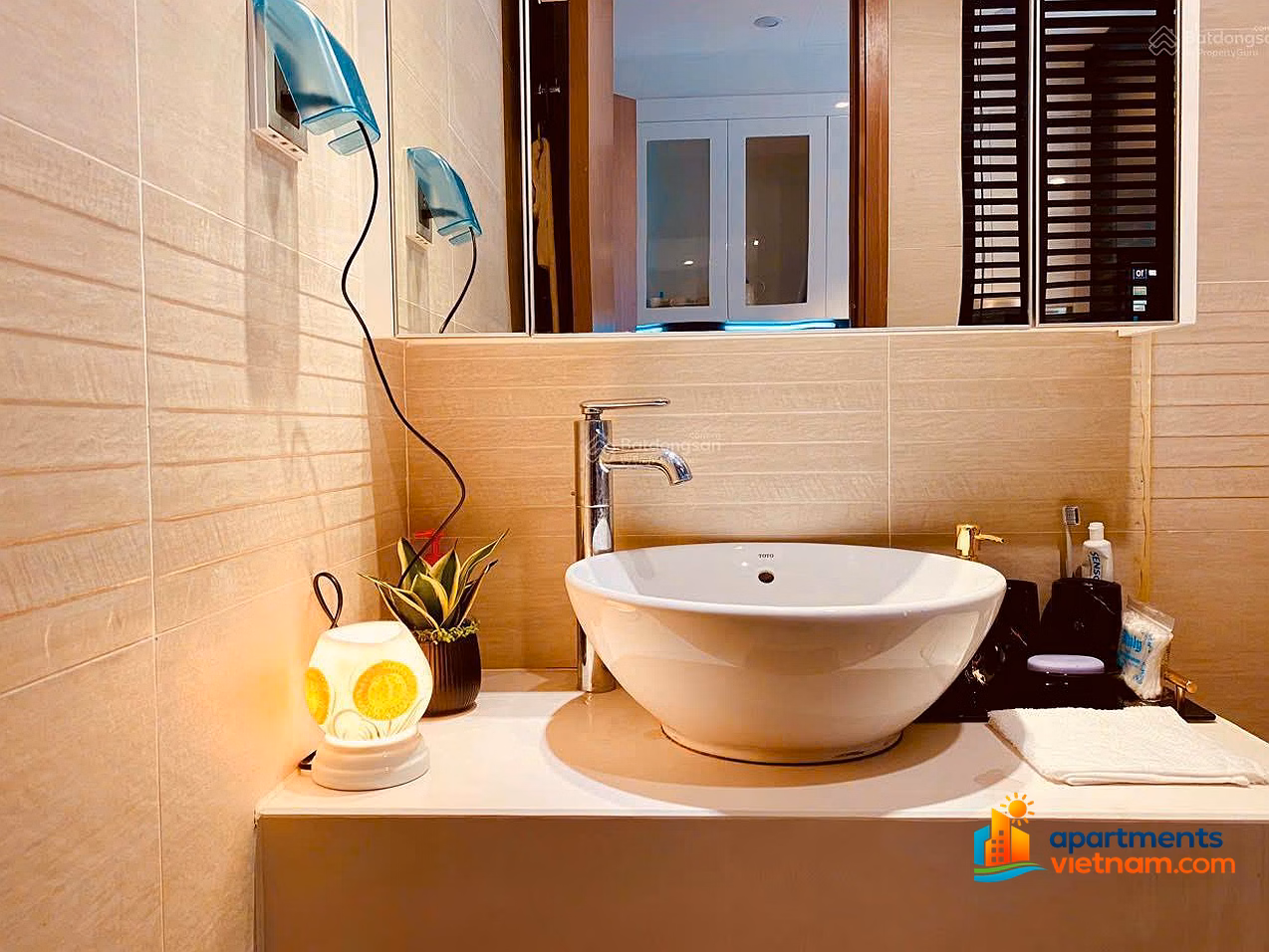 In Green Bay, we have fully furnished 1-bedroom, 2-bedroom and 3-bedroom apartments available, come in right away, priced from 8 million/month. Call me 0918 269 ***