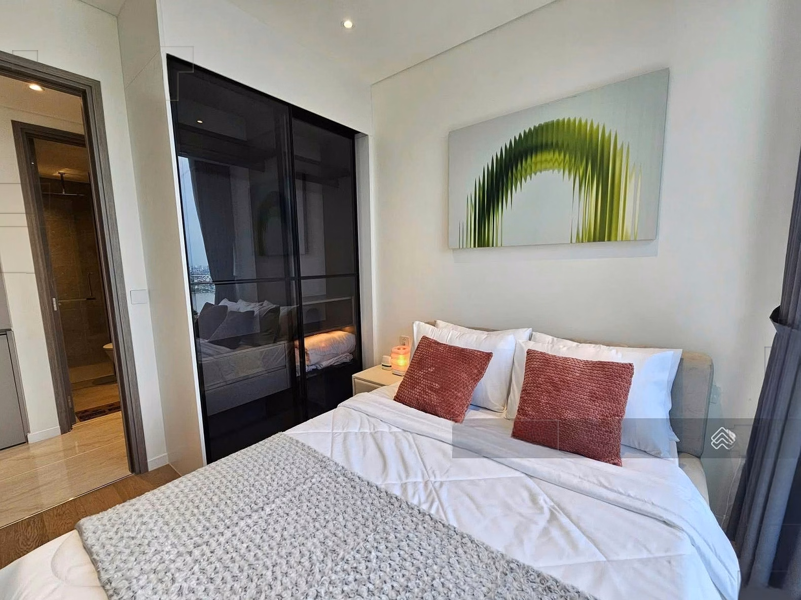 Owner for rent 2 bedrooms, 18th floor Sunshine City apartment