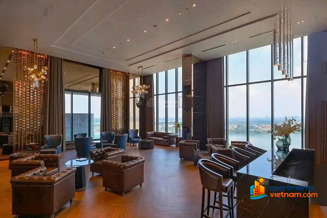 The owner sent for rent a 3-bedroom apartment at Heritage West Lake 677 Lac Long Quan, 149m², basic furniture.