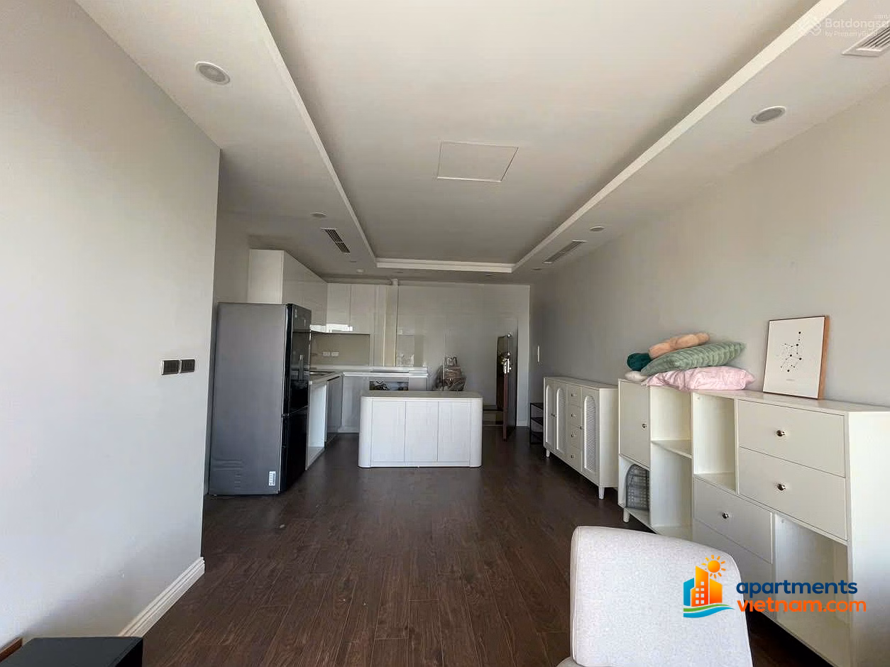 HOTEST TAY HO - 2 BEDROOM DIRECT WEST LAKE VIEW PRICE 17.5 MILLION/MONTH