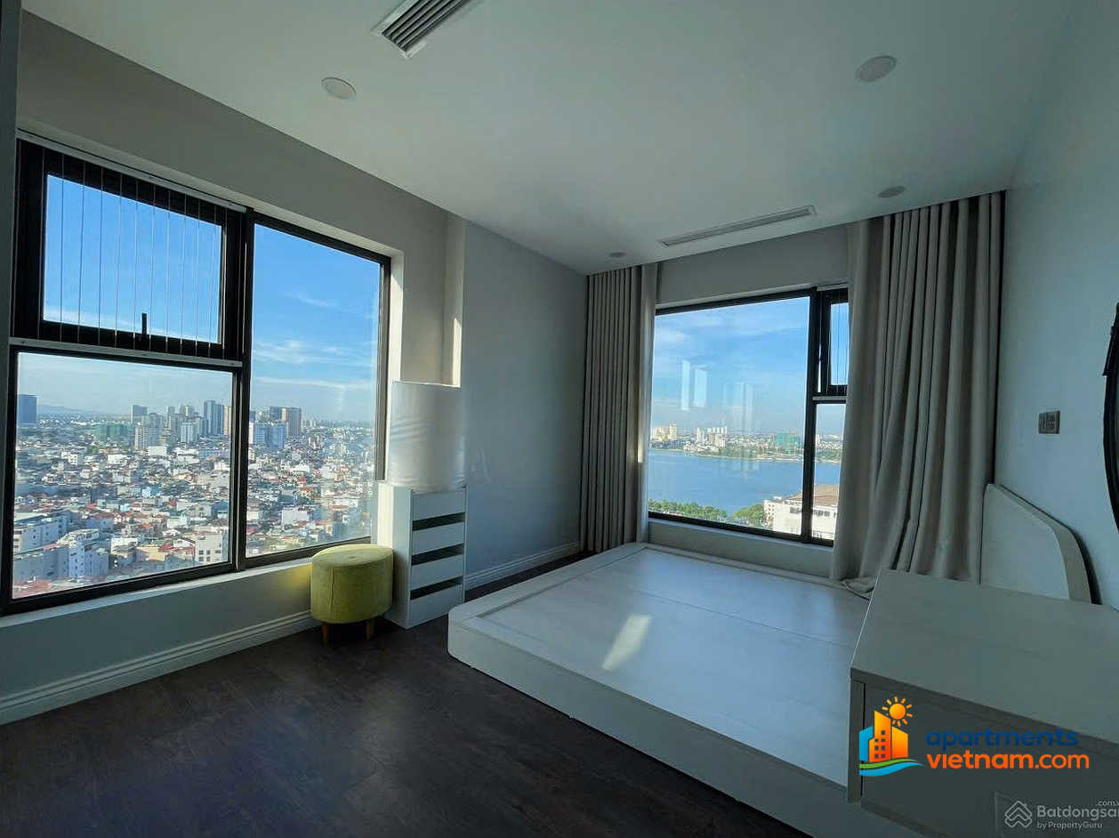 HOTEST TAY HO - 2 BEDROOM DIRECT WEST LAKE VIEW PRICE 17.5 MILLION/MONTH