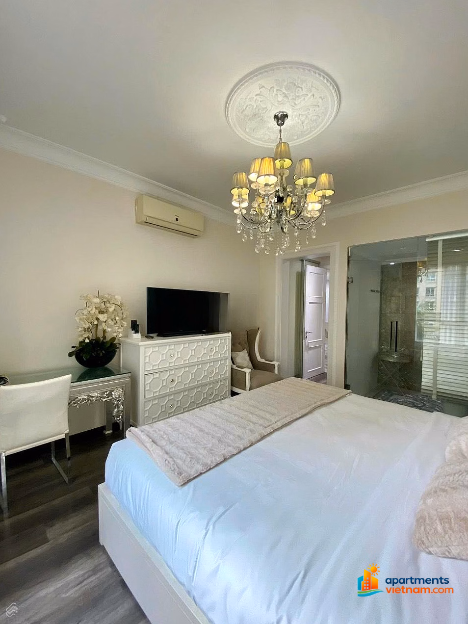 The Manor, Binh Thanh, 3-bedroom apartment with large area, beautiful house and reasonable price