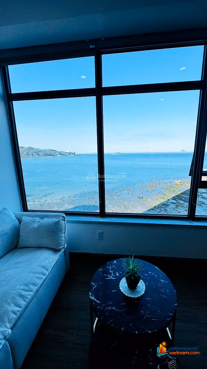 Selling the only beach corner apartment in Muong Thanh Vien Trieu, beautiful sea view, 2 bedrooms, 2 bathrooms, fully furnished