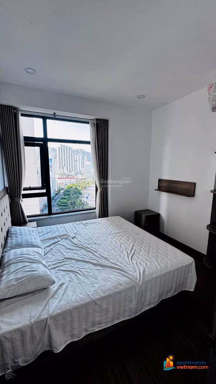 Selling the only beach corner apartment in Muong Thanh Vien Trieu, beautiful sea view, 2 bedrooms, 2 bathrooms, fully furnished