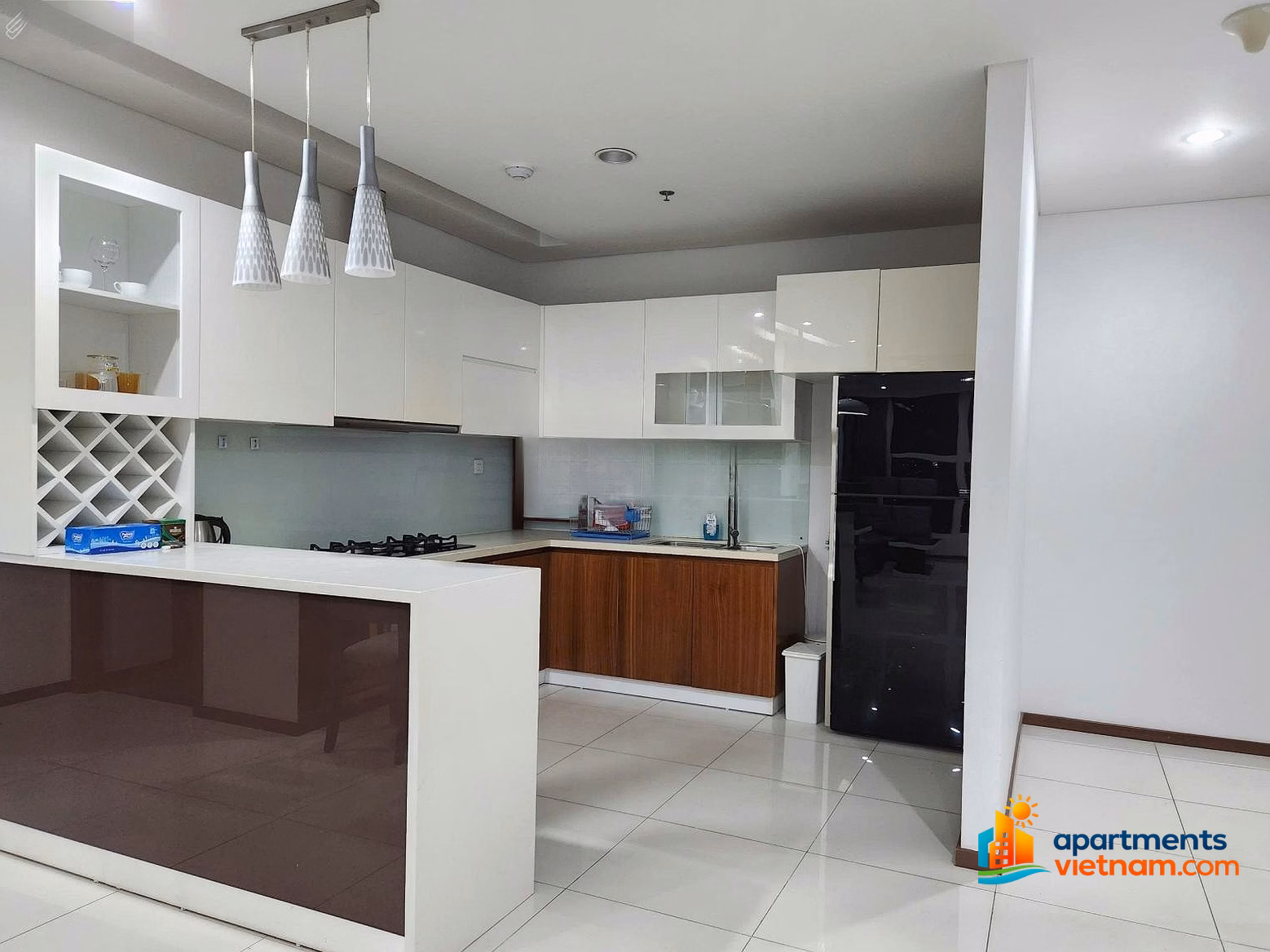 3 bedroom apartment for rent, fully furnished, beautiful view of Landmark 81 and river, price 40 million VND, 0906 821 *** Ms. Dung