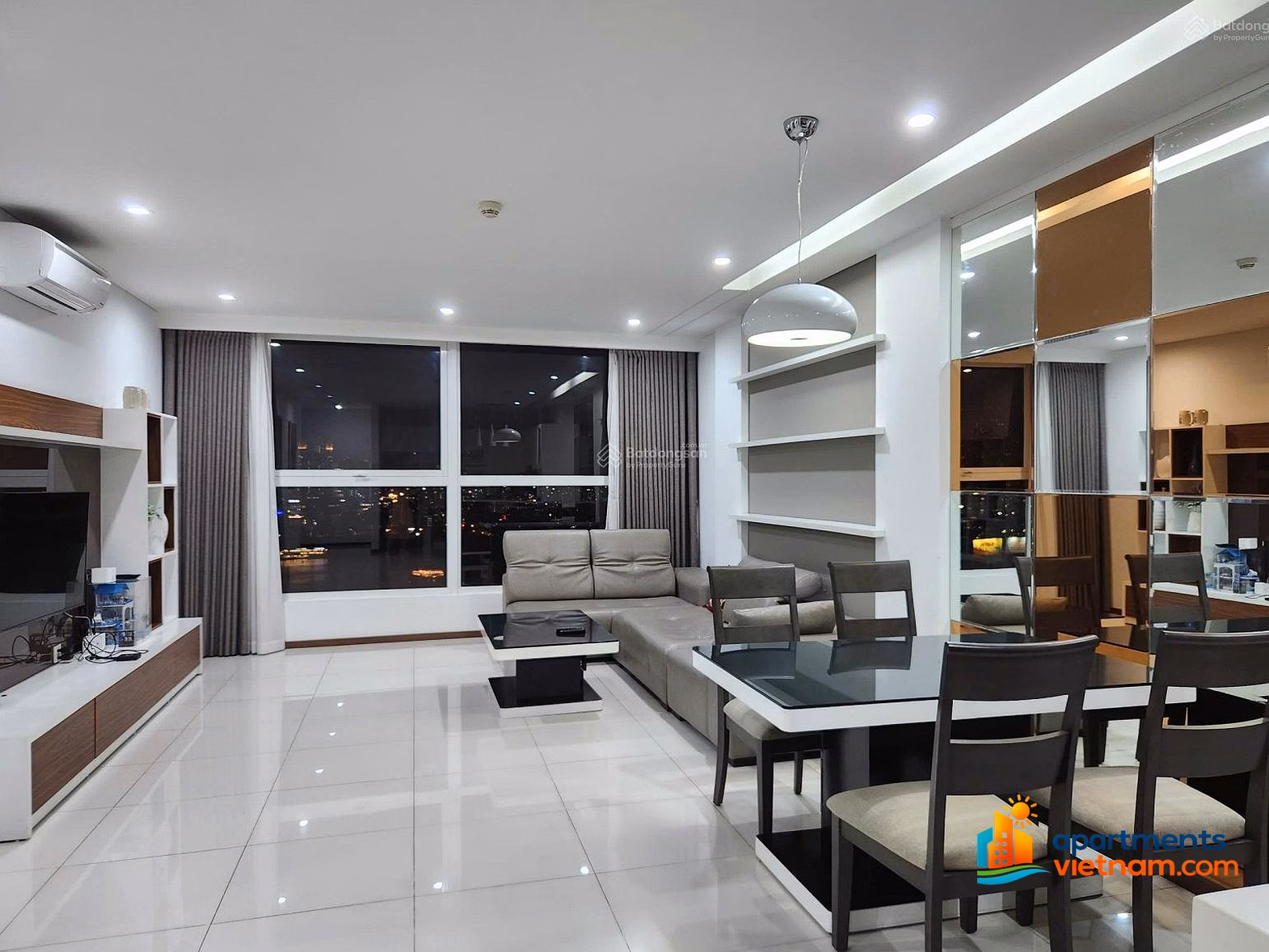3 bedroom apartment for rent, fully furnished, beautiful view of Landmark 81 and river, price 40 million VND, 0906 821 *** Ms. Dung