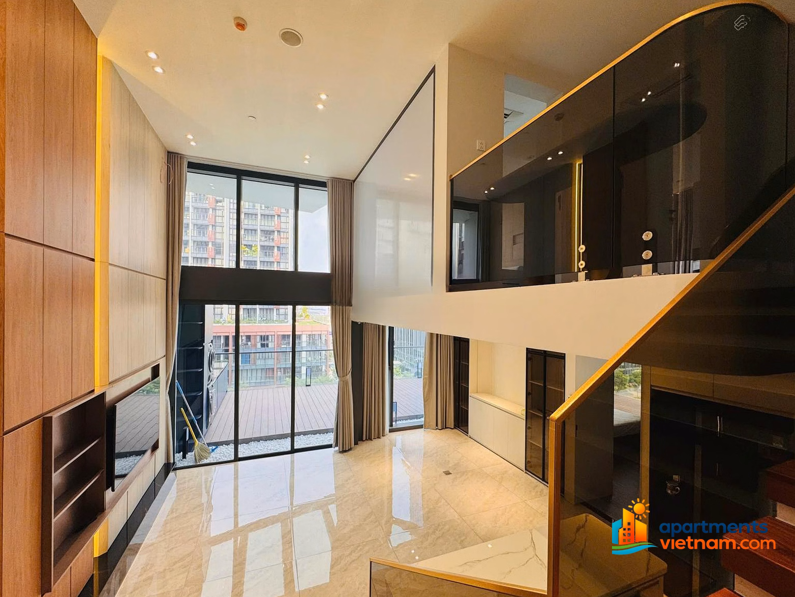 Hot - Opera for rent 3 bedrooms 120m2 + 110m2 garden - available now*** Ngoc