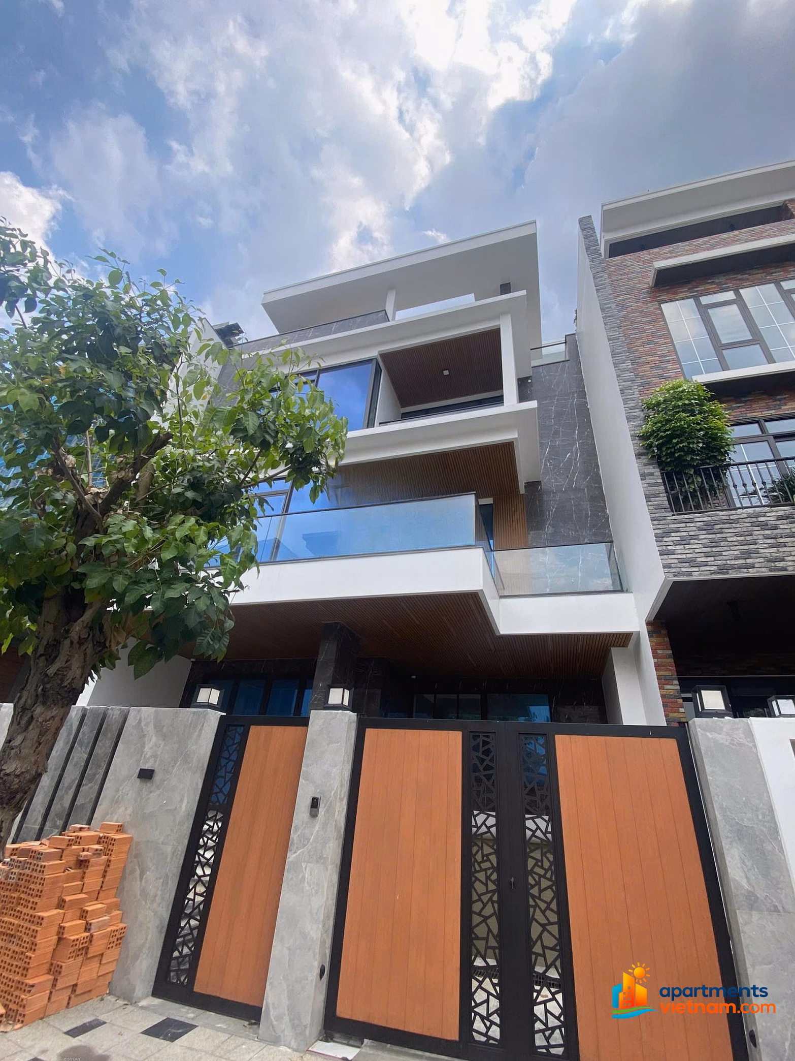 Saigon Mystery office house for rent - 80 million/month - 100% new house - 1 basement, 4 floors - 650m²