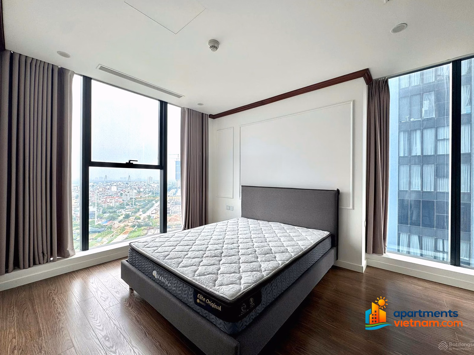 Sunshine City for rent, 23 million VND, 105m2, 3 bedrooms, 2 bathrooms, Red River view