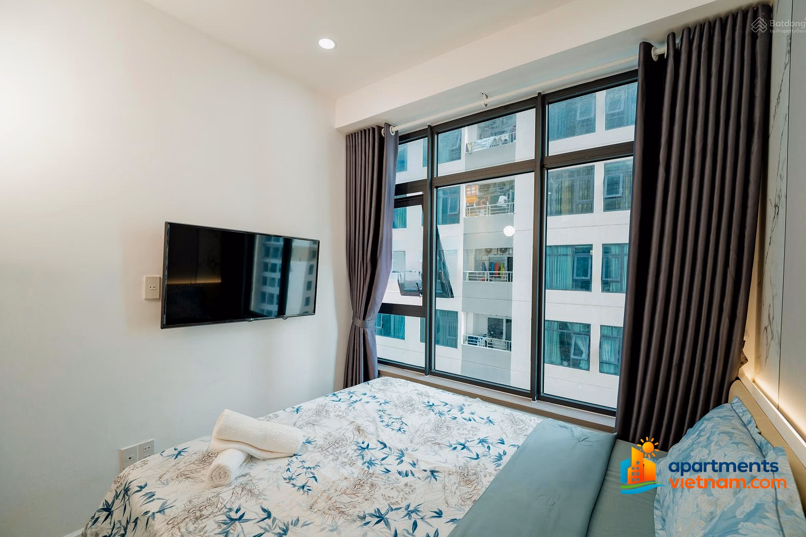 My Dung sells cool apartments across the beach, brand new furniture right on Nha Trang beach