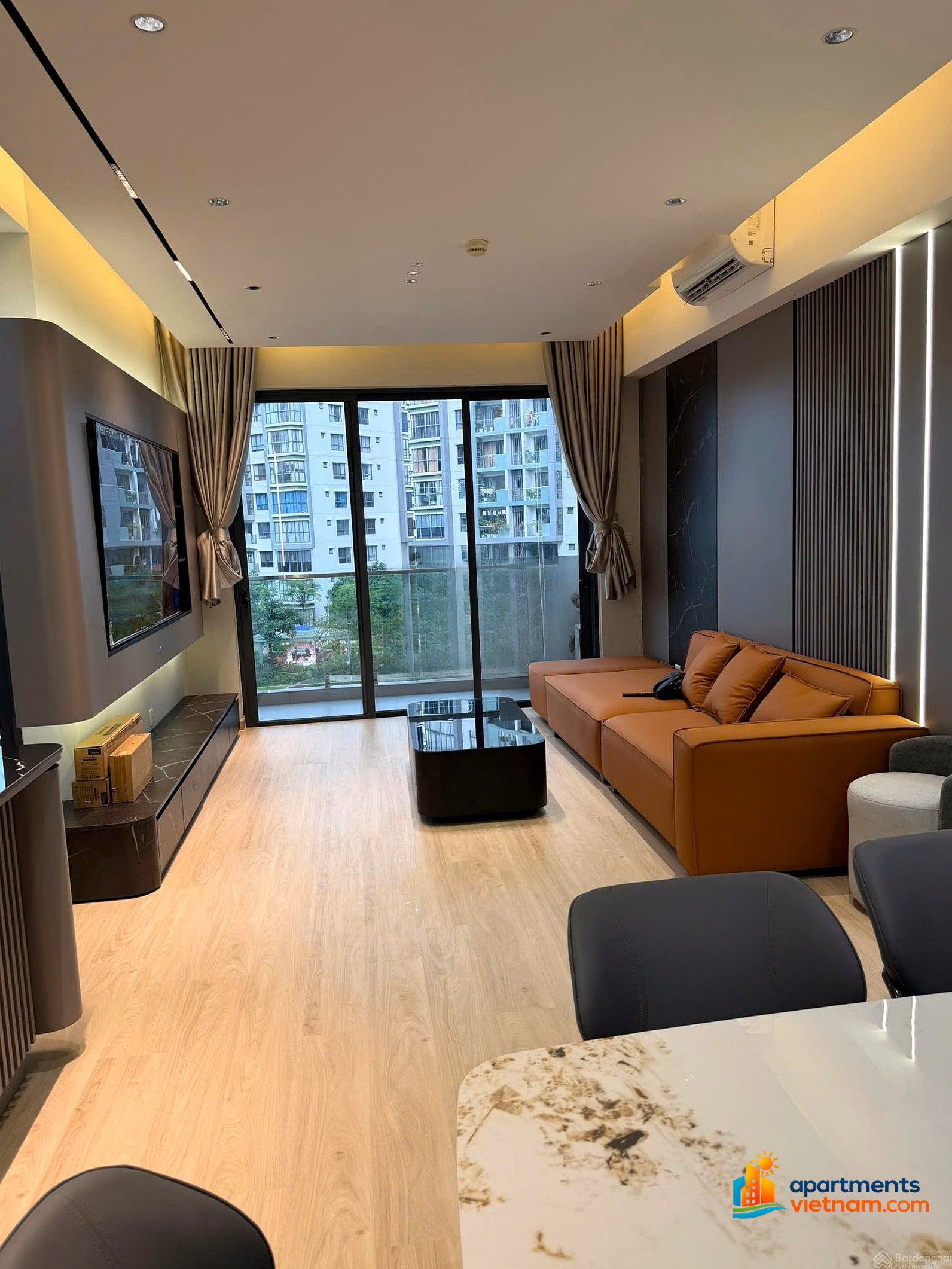 Quick sale of Celadon City apartment in Tan Phu District, Right at Aeon Mall, 104m2, 3 bedrooms 2 bathrooms, immediate delivery