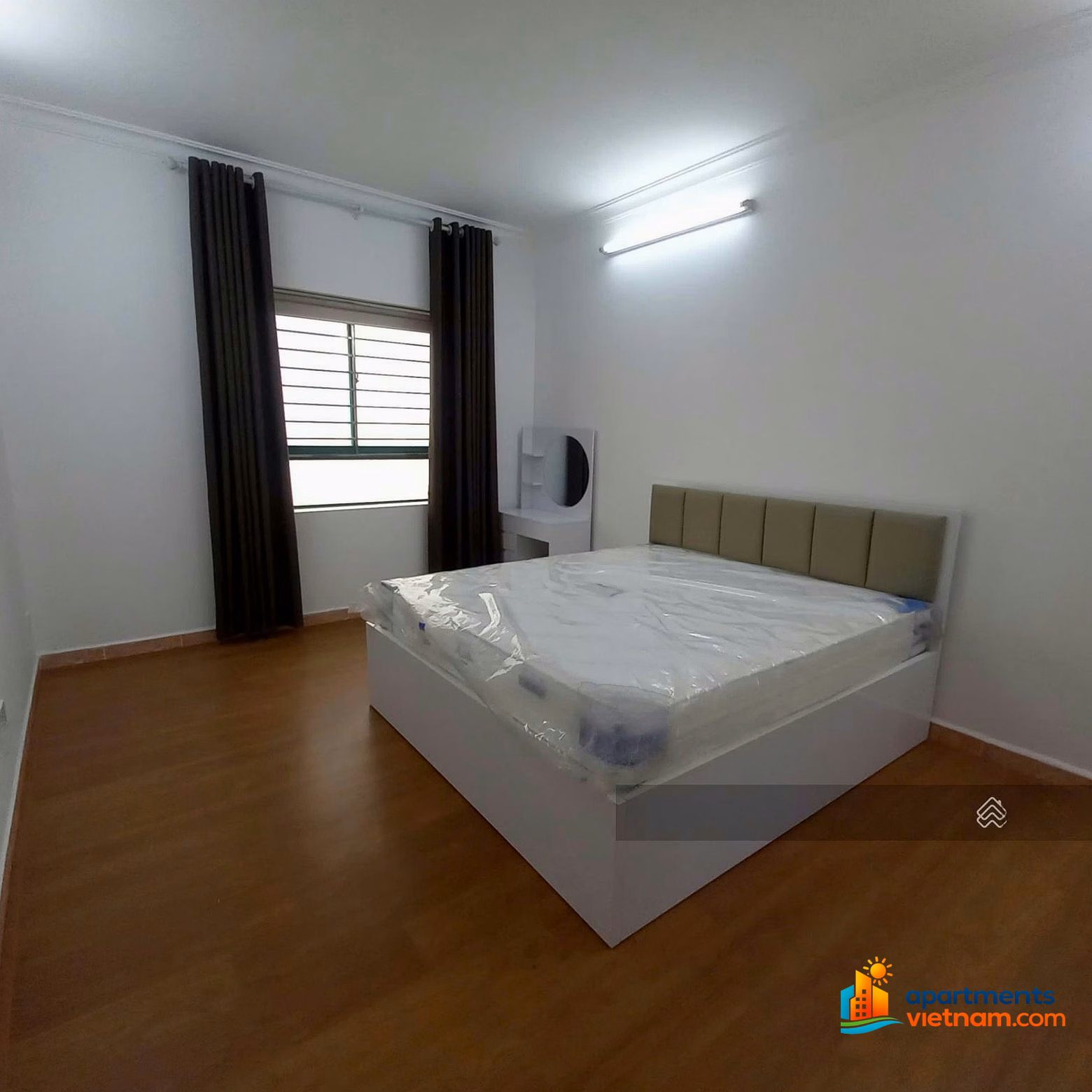 Owner consigns apartment for rent at 17T5 Hoang Dao Thuy, 2 bedrooms fully furnished, 120m², price only 15.5 million