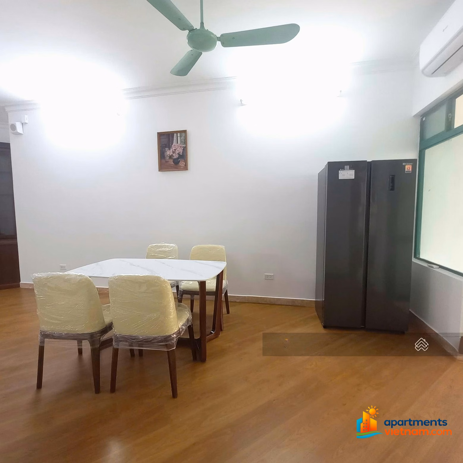 Owner consigns apartment for rent at 17T5 Hoang Dao Thuy, 2 bedrooms fully furnished, 120m², price only 15.5 million