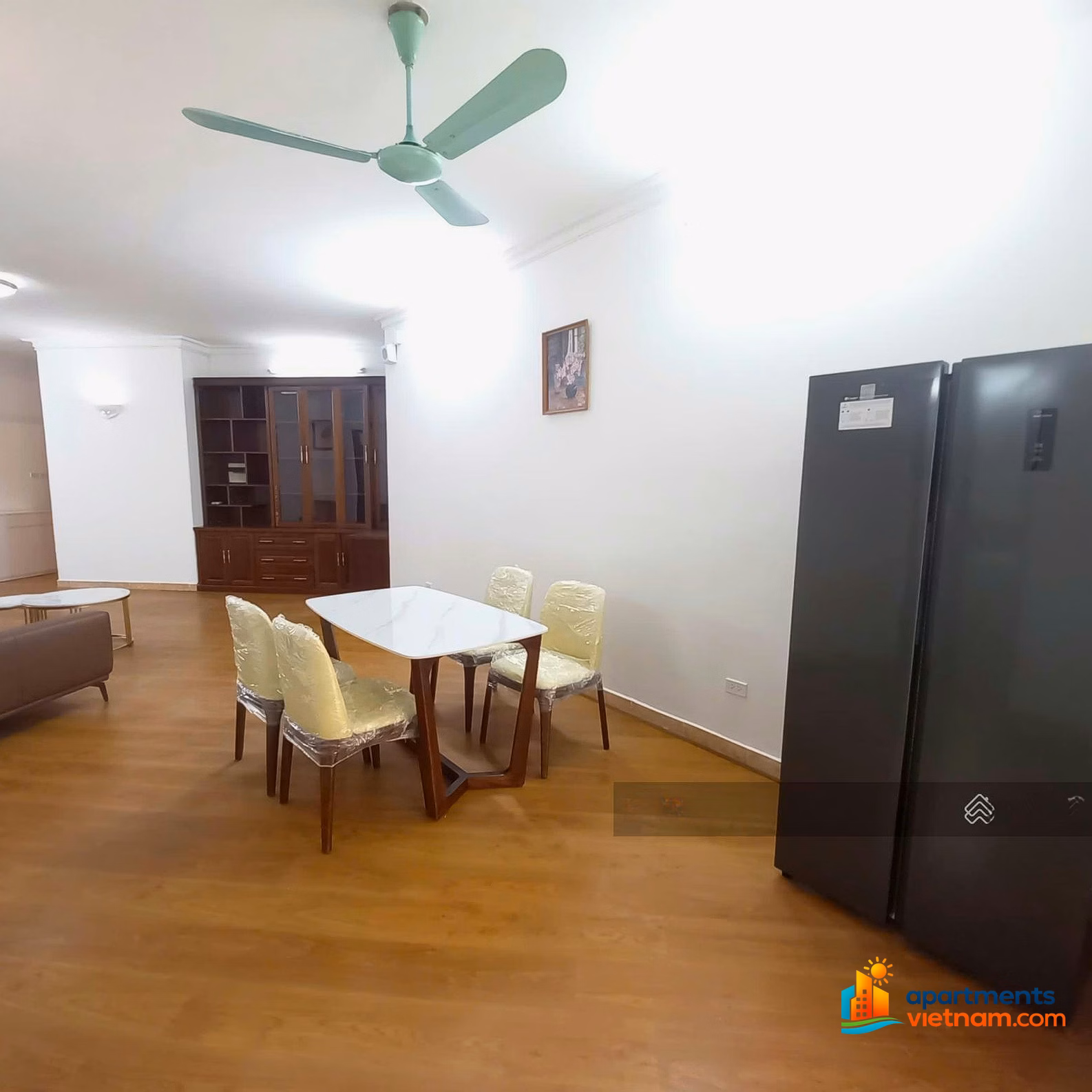 Owner consigns apartment for rent at 17T5 Hoang Dao Thuy, 2 bedrooms fully furnished, 120m², price only 15.5 million