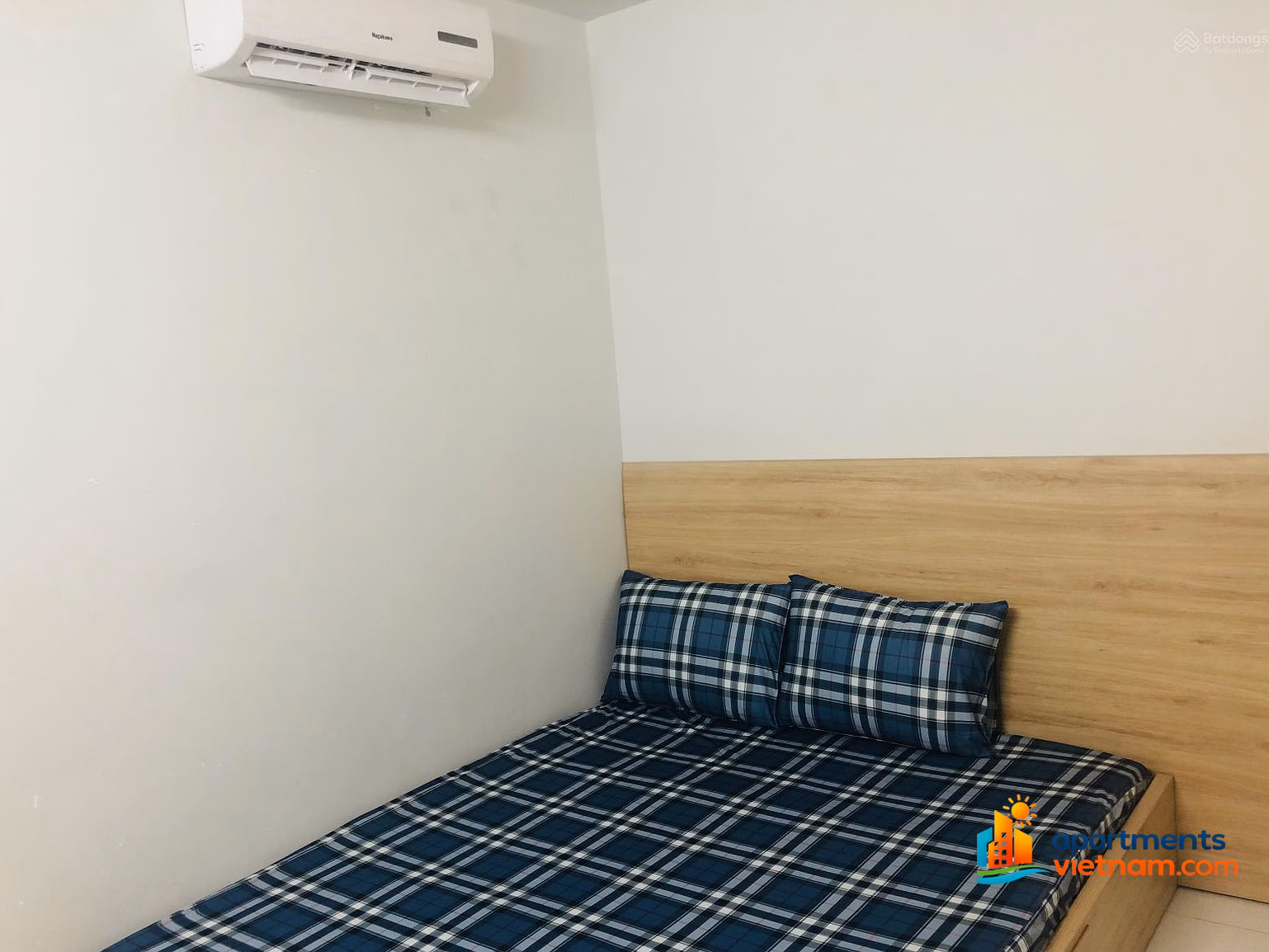 Selling fully furnished 2-bedroom apartment in CT2B HUD Phuoc Long, South Nha Trang. Cheap price