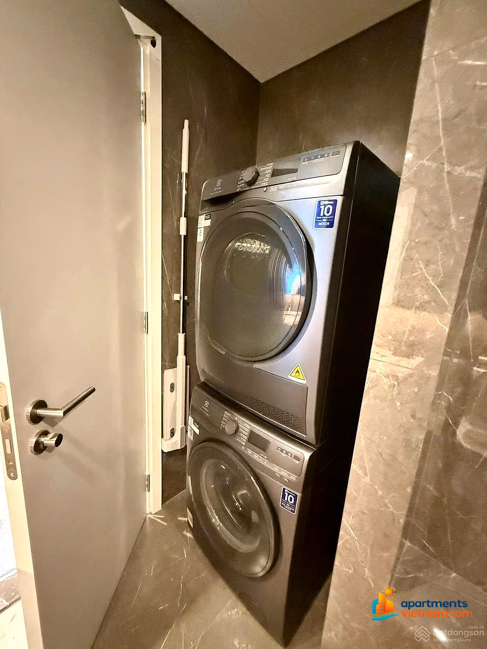 Luxury Apartment for Rent at The Filmore – High Floor with Direct Dragon Bridge View