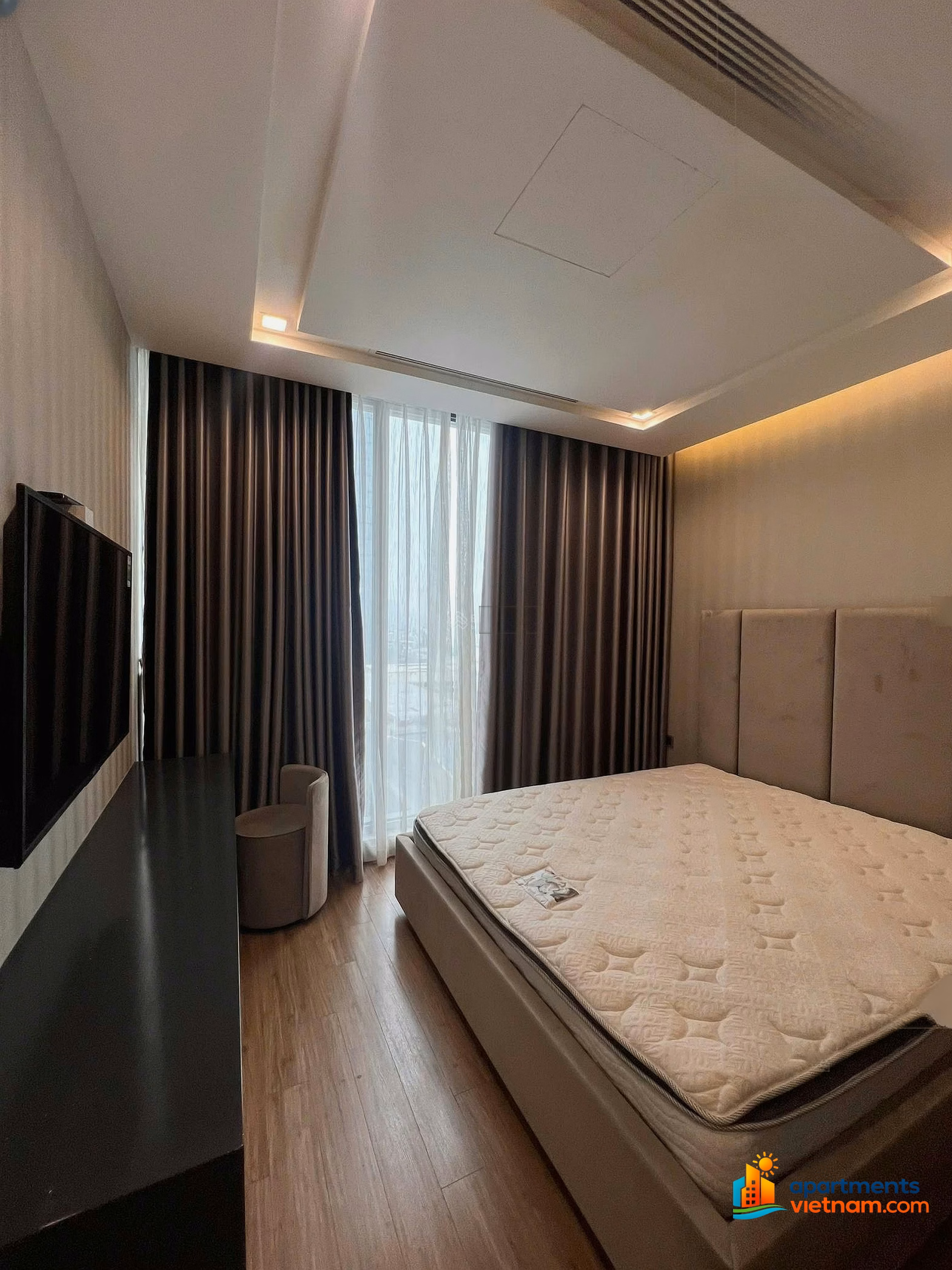 Fully furnished 2-bedroom apartment for rent 76m2 M3 Vinhomes Metropolis price 28 million/month - Em Son