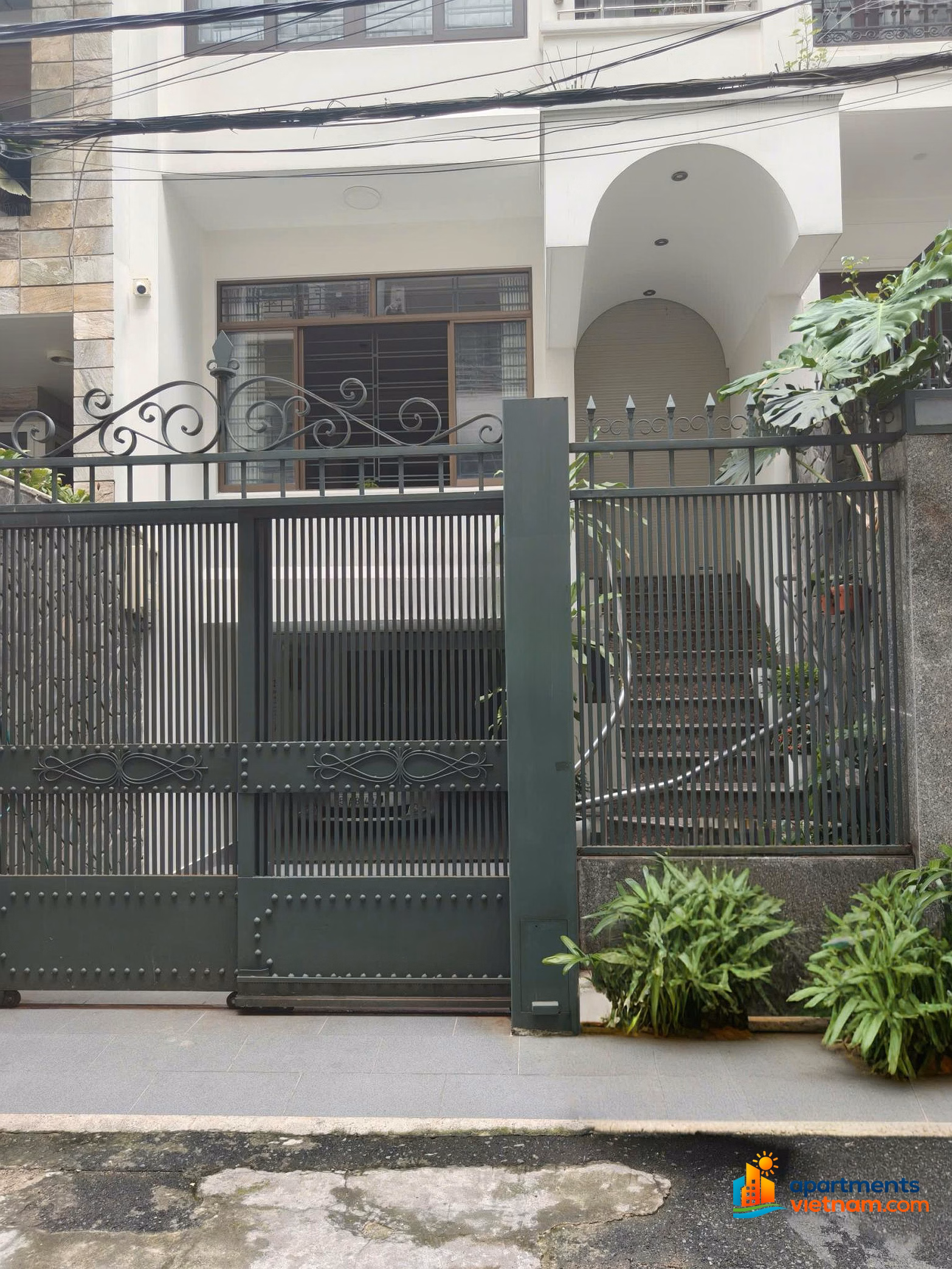 House for rent in Nguyen Van Thu - District 1 - 500m² with car parking - price only 90 million/month