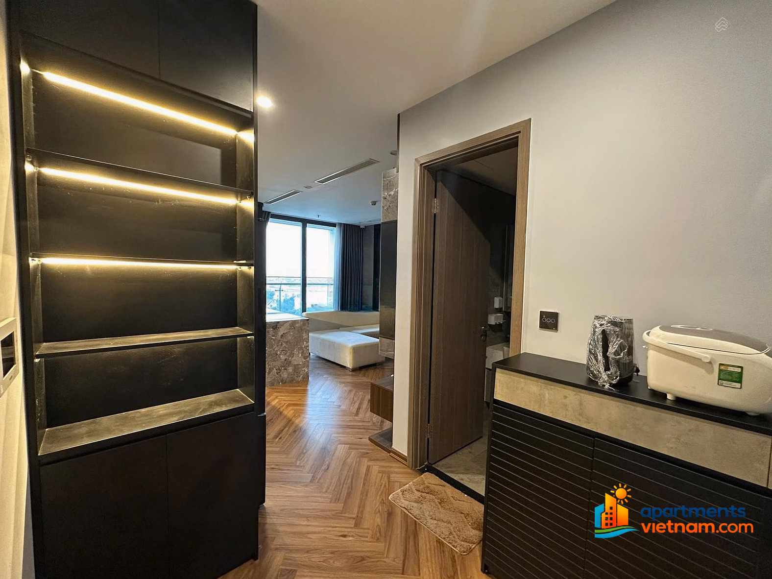 Vinhomes Symphony Long Bien 3-bedroom apartment for rent, priced at 22 million/month, fully furnished